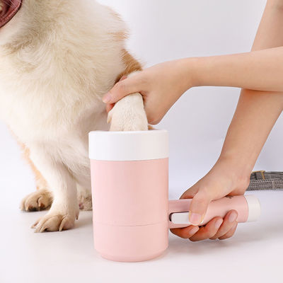 comprare Lavatrice di piedi rosa per cani Pulizzatrice di zampe per cuccioli di silicone Pulizzatrice automatica di zampe per cani fabbricazione online